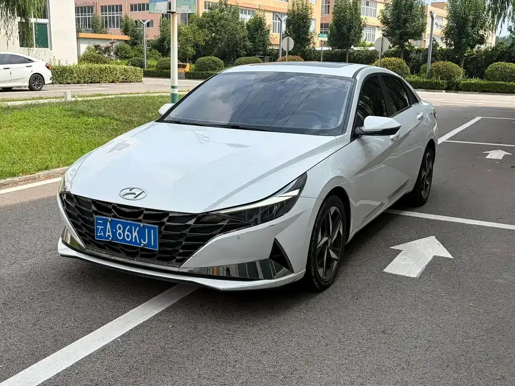 Hyundai Elantra — фото 5