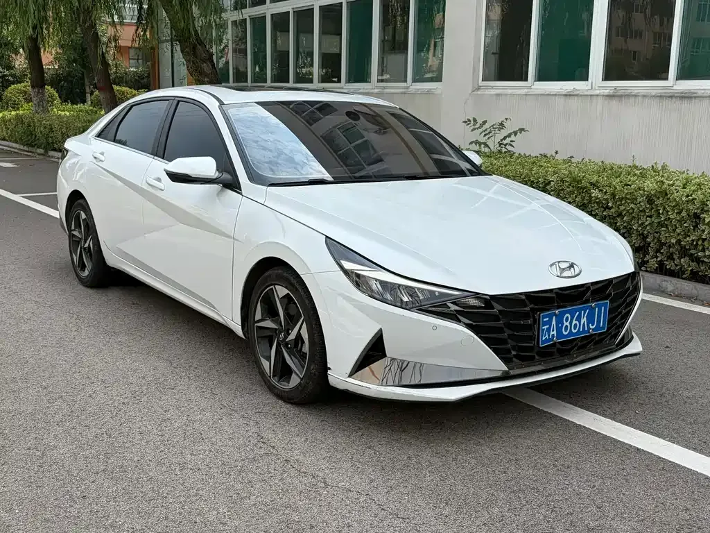 Hyundai Elantra — фото 3