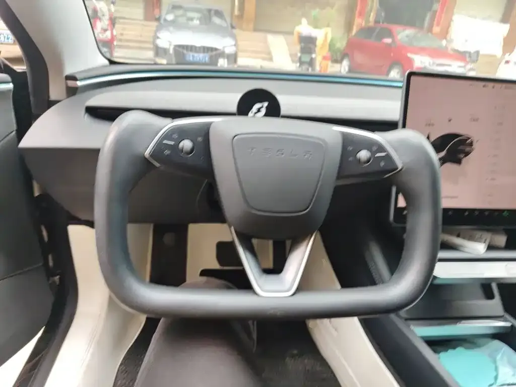 Tesla Model 3 — фото 2