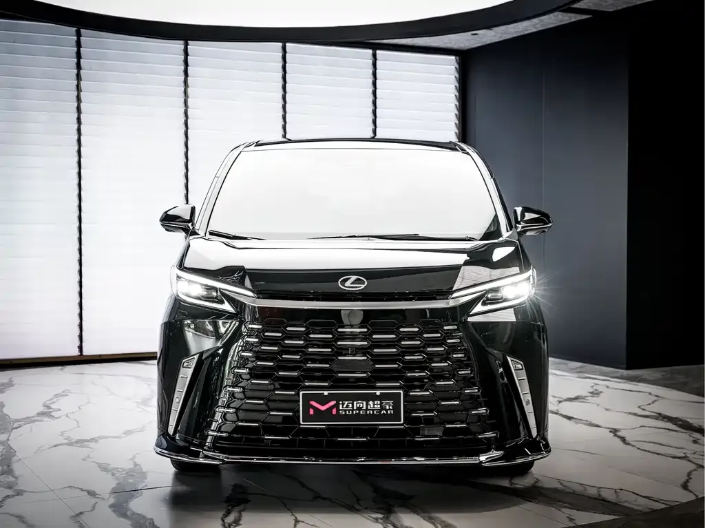 Lexus LM — фото 5