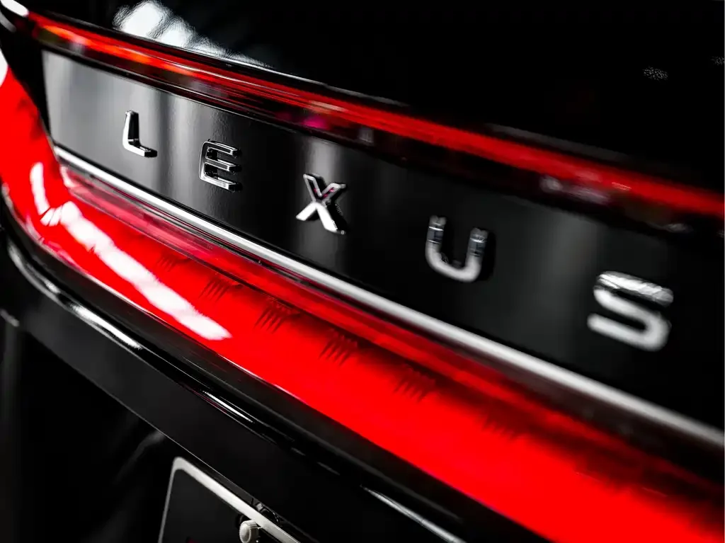 Lexus LM — фото 2