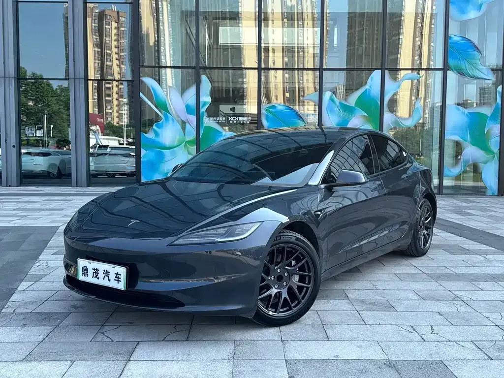Tesla Model 3 — фото 1