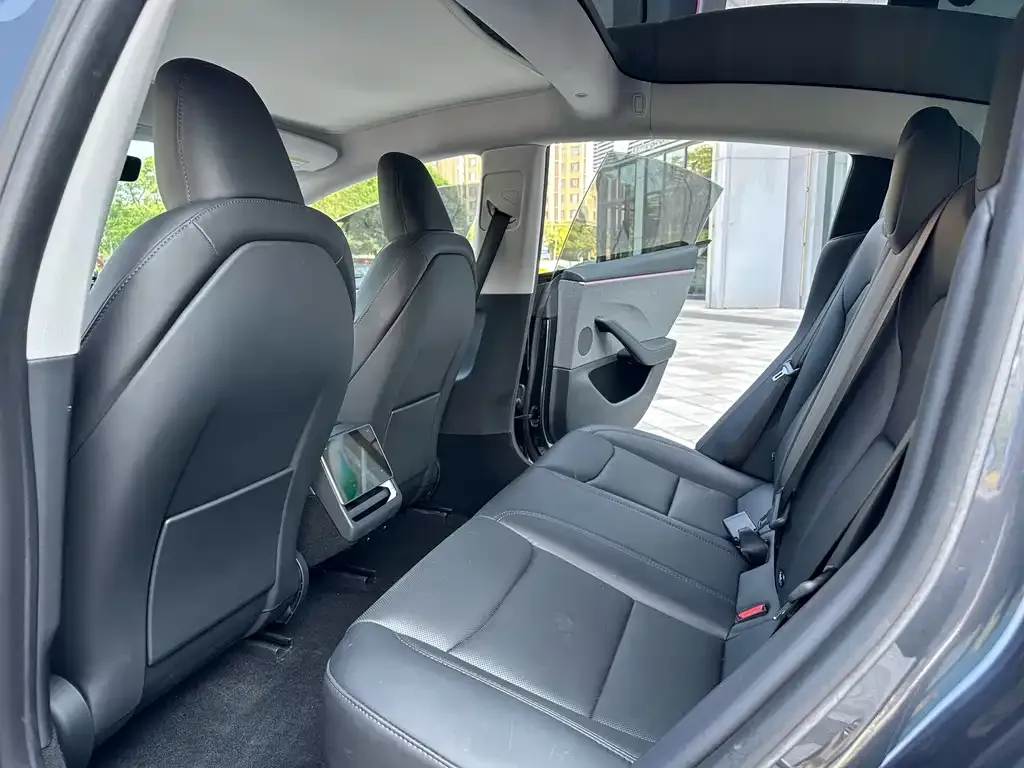 Tesla Model 3 — фото 5