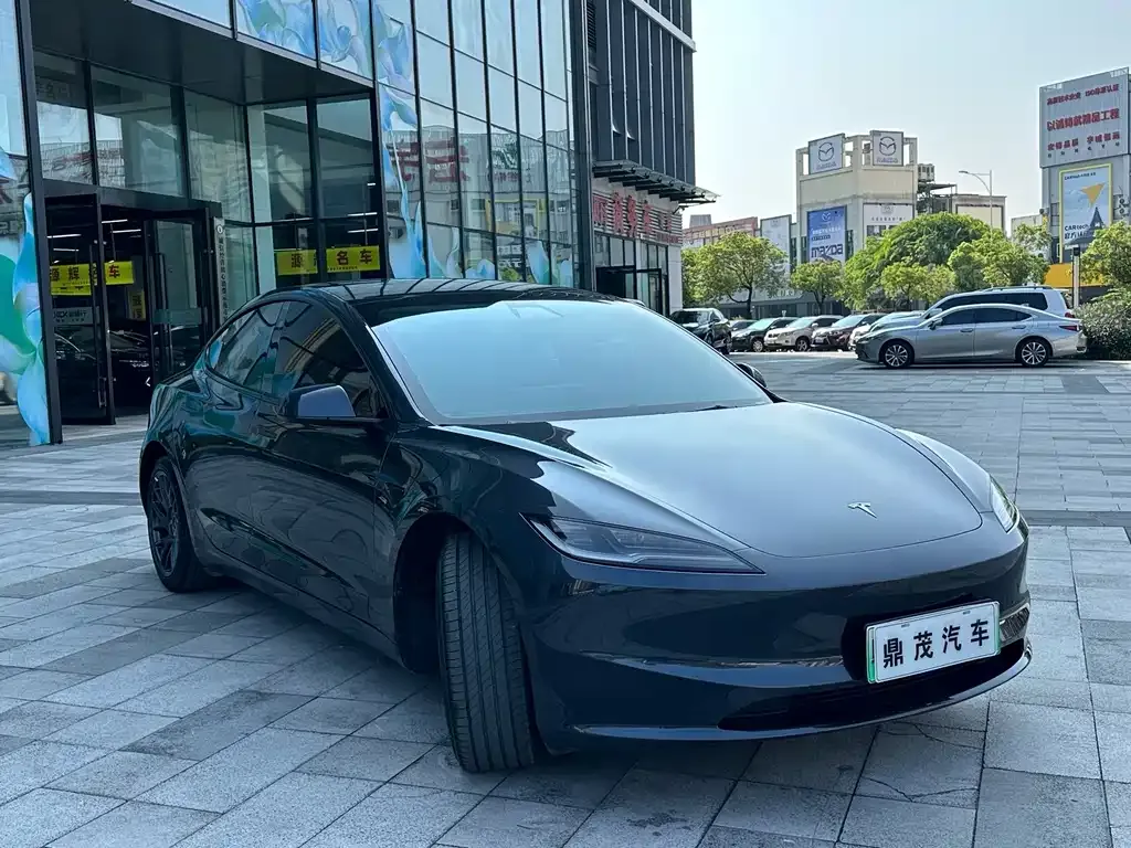 Tesla Model 3 — фото 3