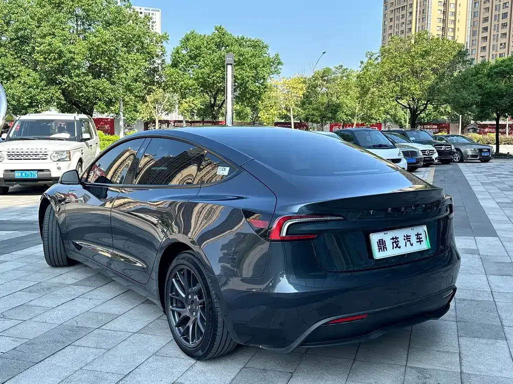 Tesla Model 3 — фото 10