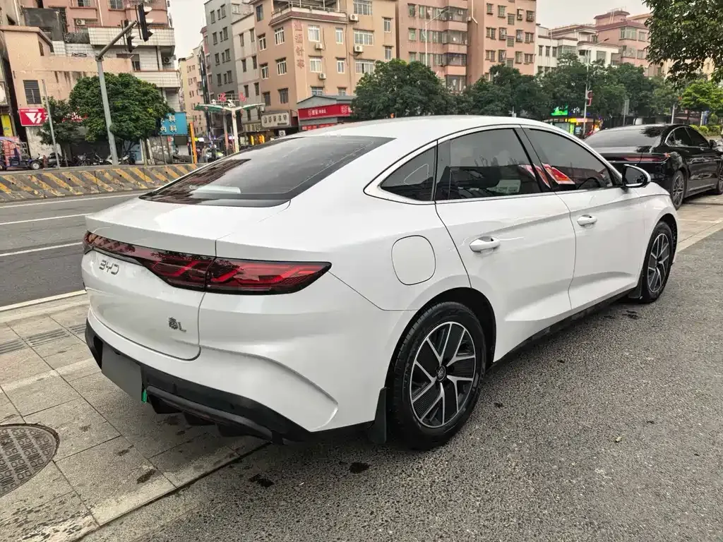 BYD Qin L — фото 9