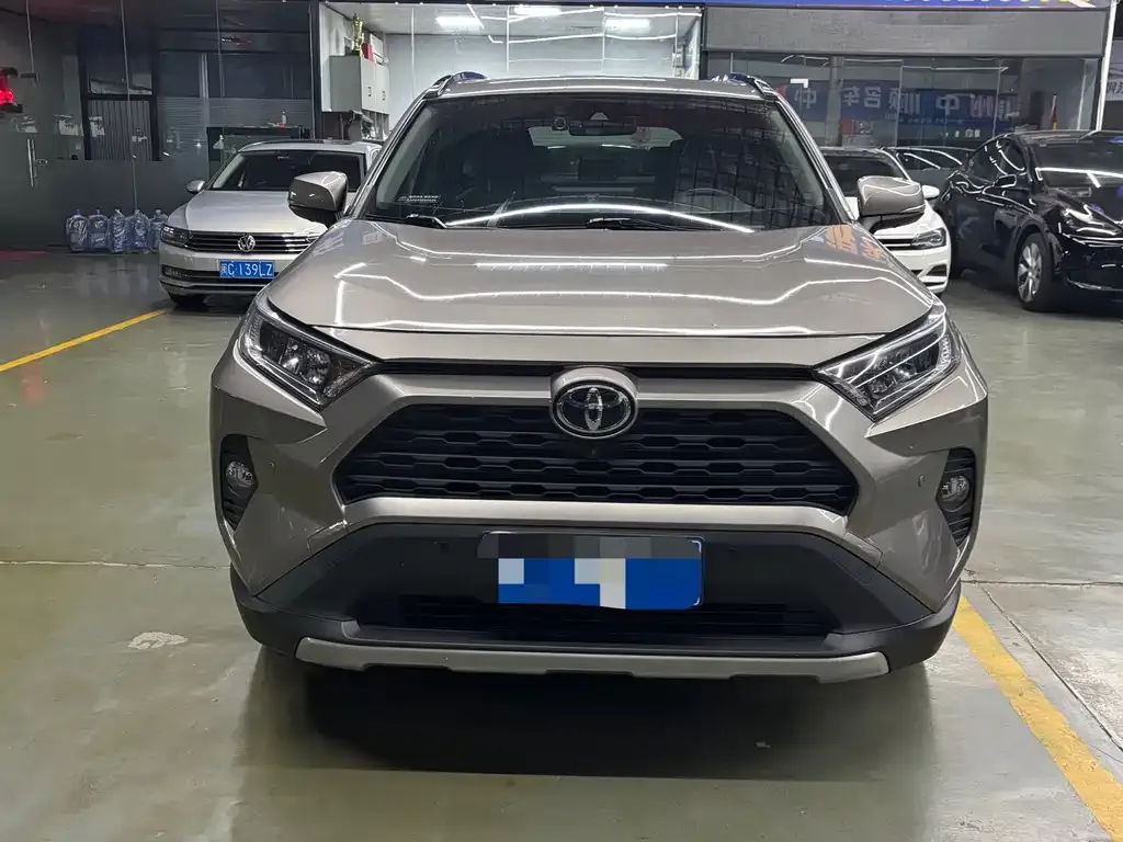 Toyota RAV4 — фото 9