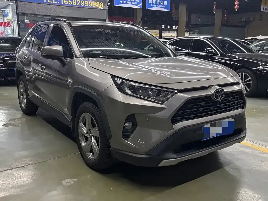 Toyota RAV4 — фото 4