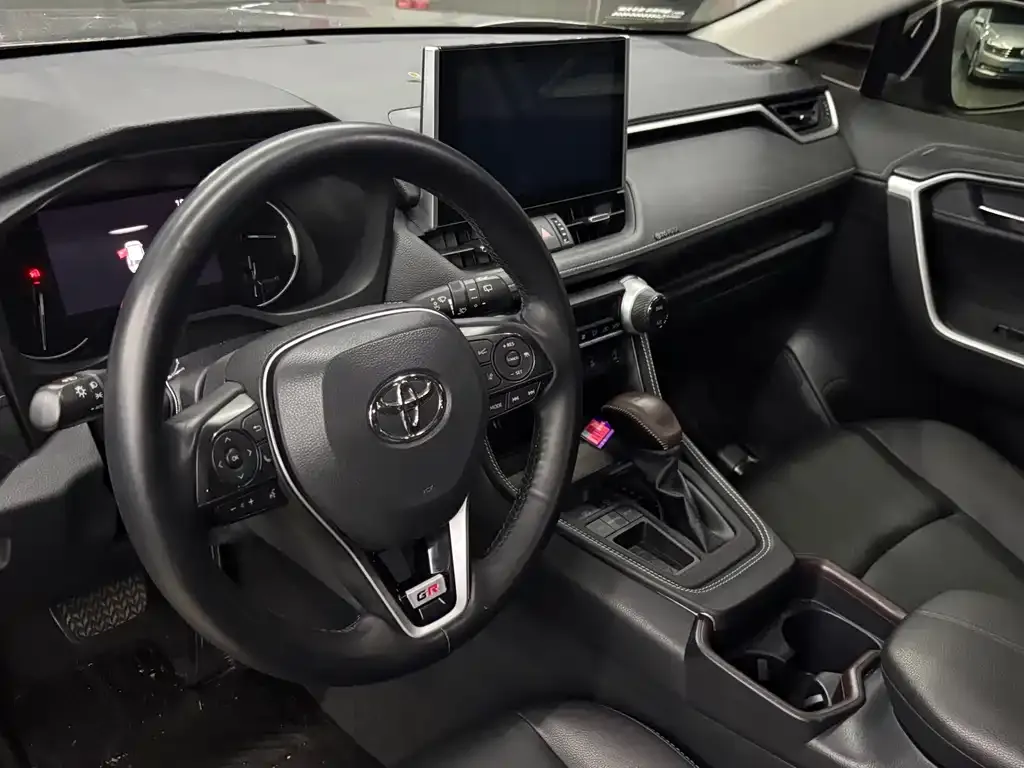 Toyota RAV4 — фото 2
