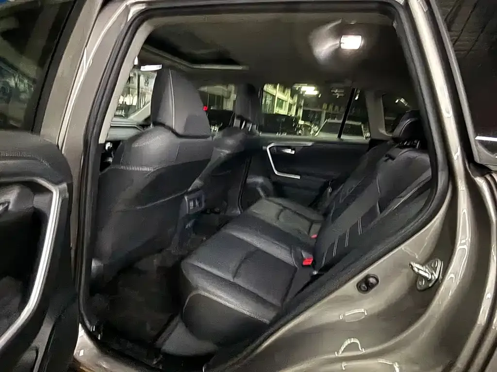 Toyota RAV4 — фото 3