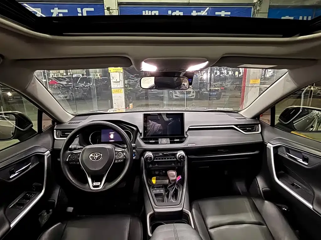 Toyota RAV4 — фото 6