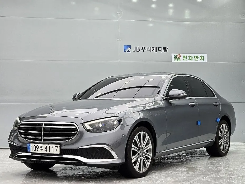 Mercedes-Benz E-Class — фото 1