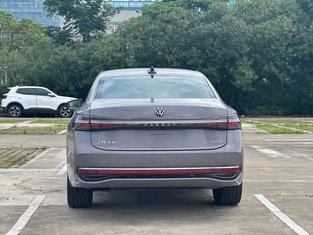 Volkswagen Passat — фото 7