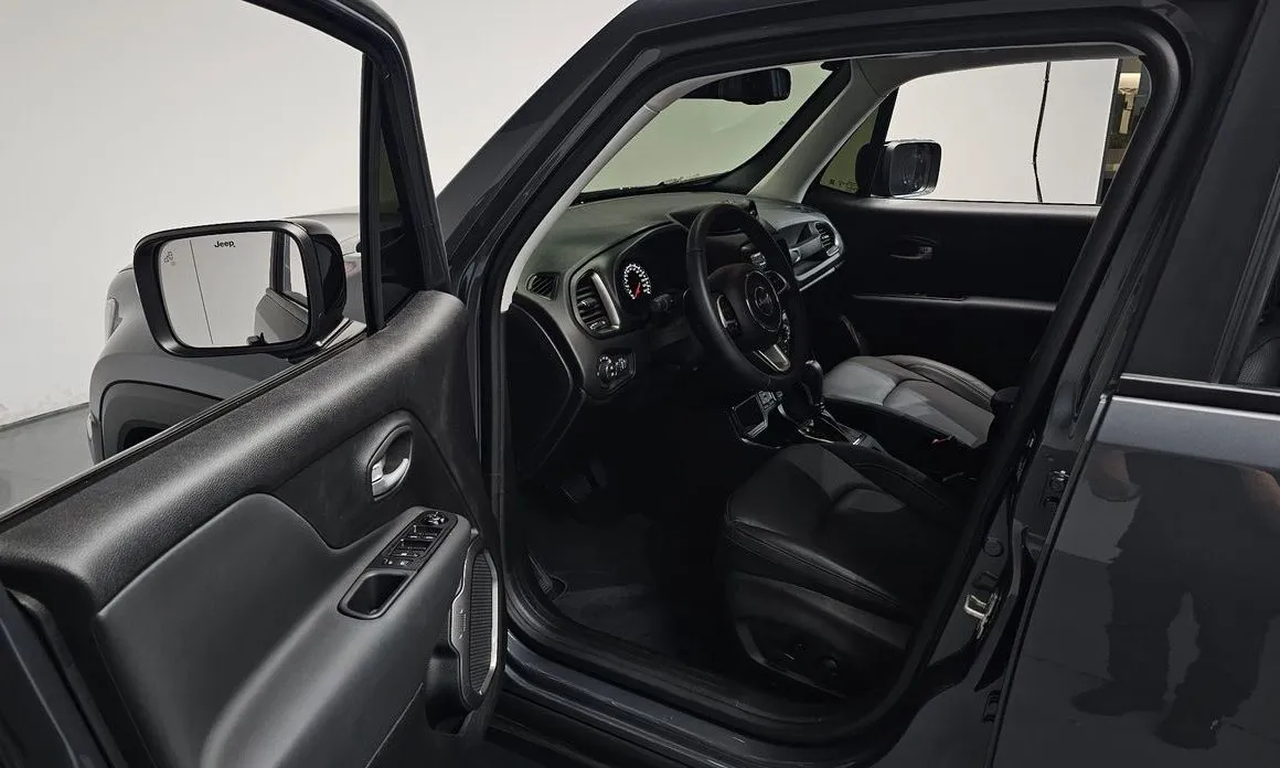 Jeep Renegade — фото 10