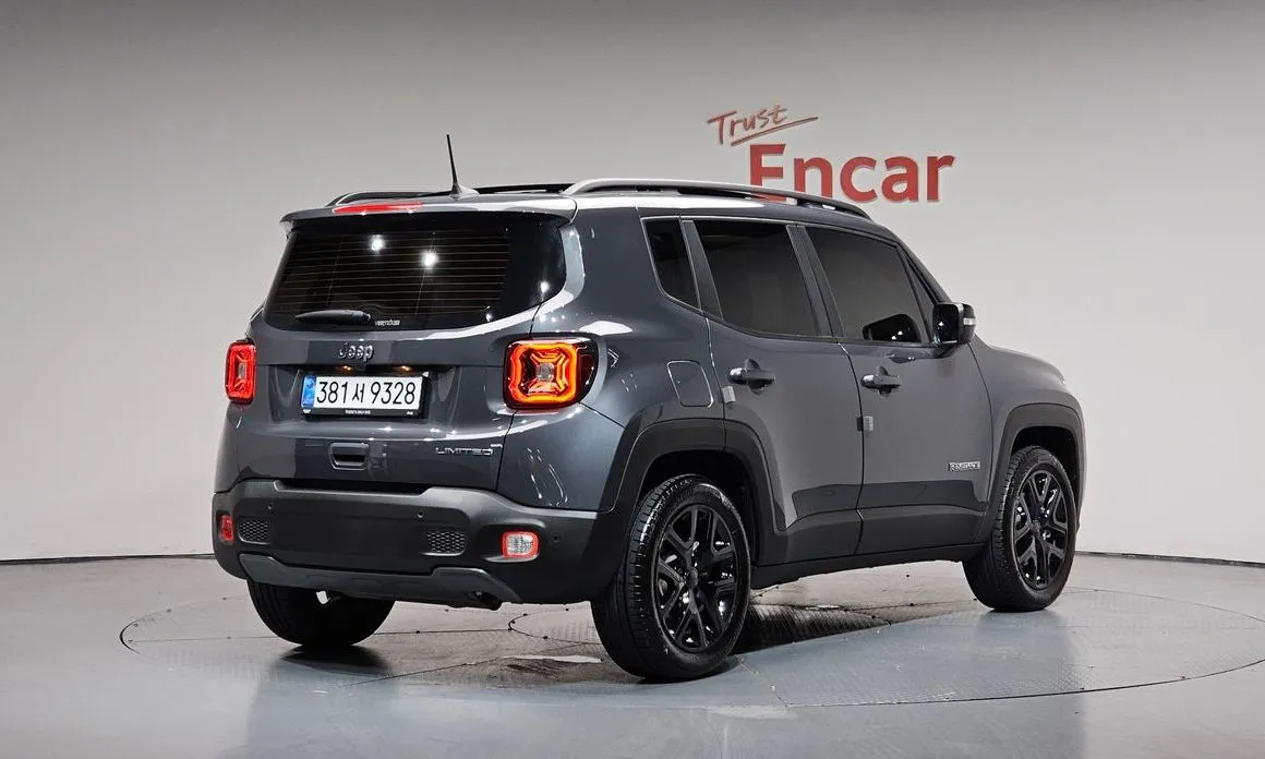 Jeep Renegade — фото 3