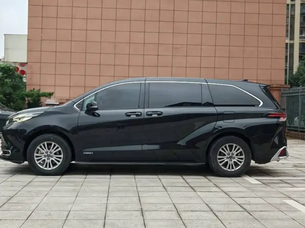 Toyota Sienna — фото 9