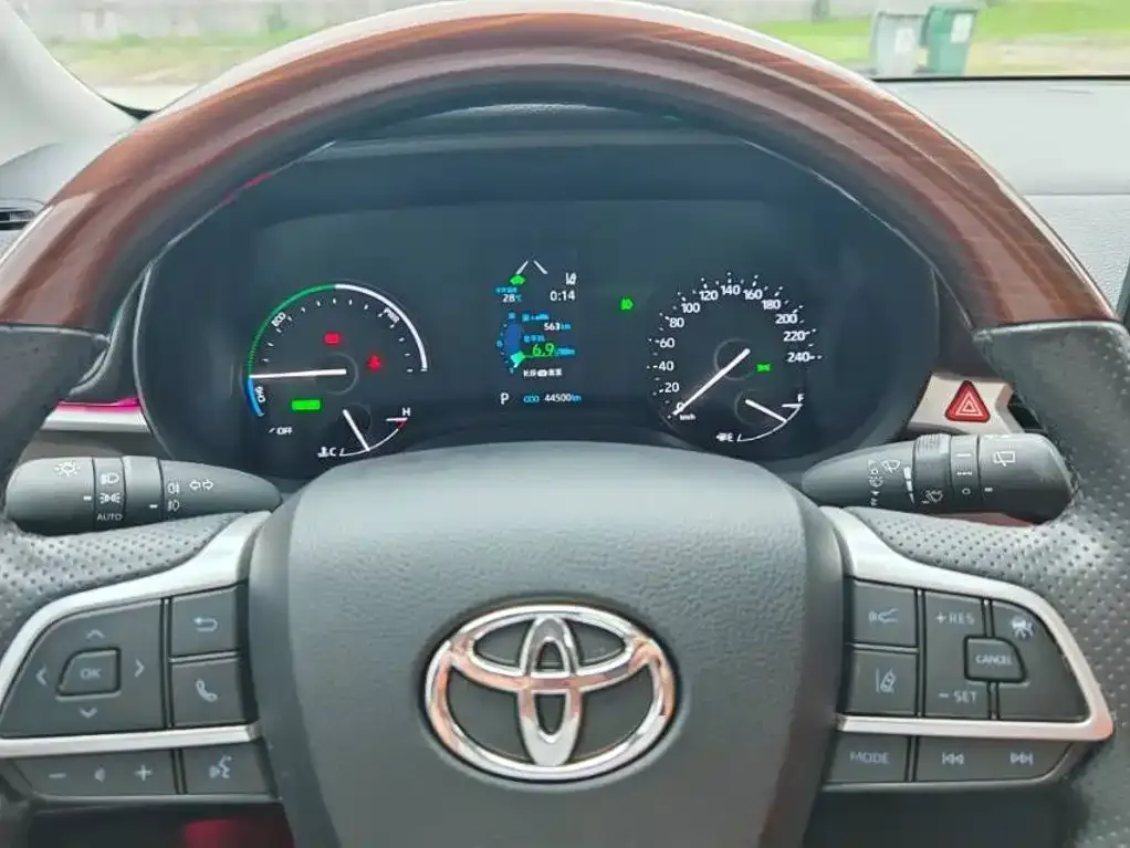 Toyota Sienna — фото 4