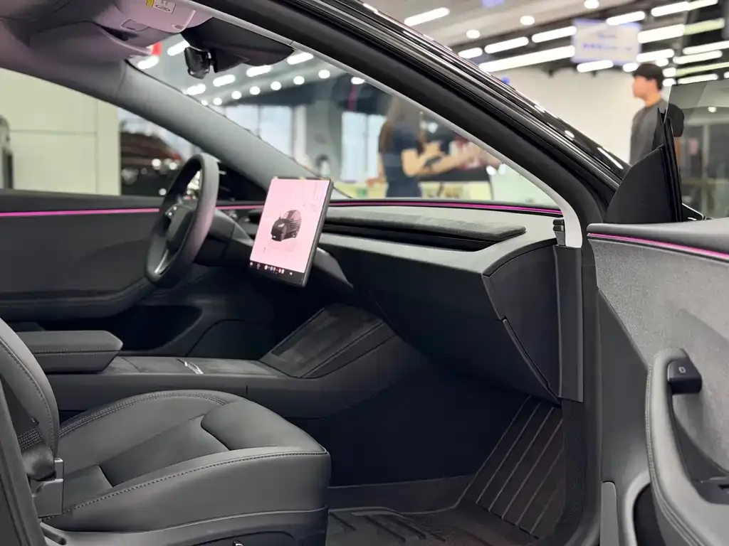 Tesla Model 3 — фото 10