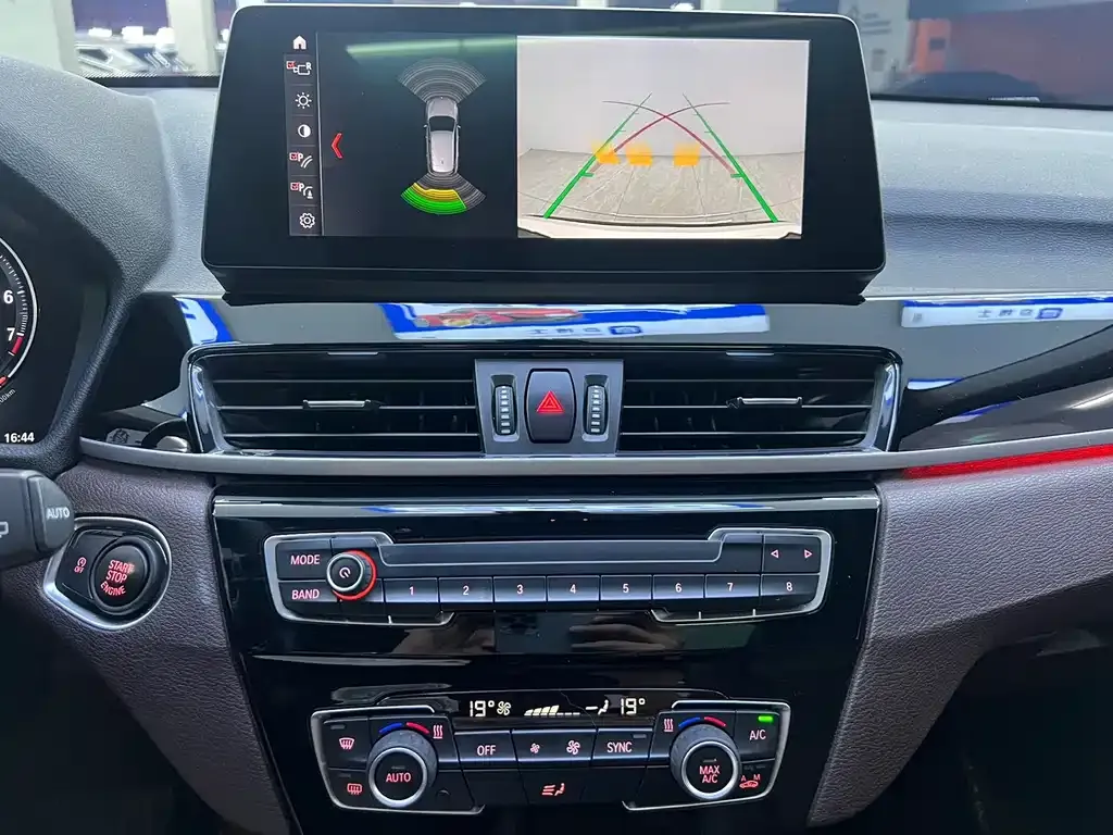 BMW X1 — фото 10