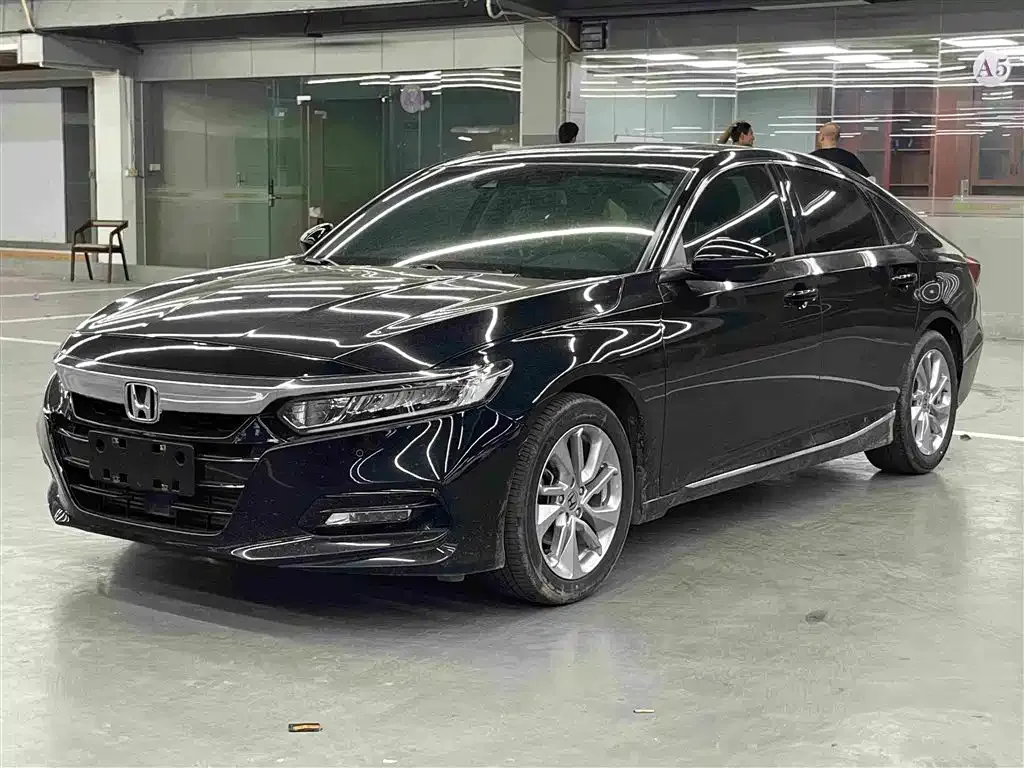 Honda Accord — фото 1