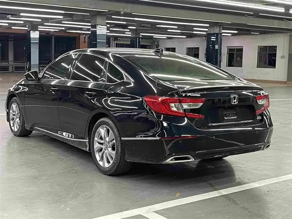Honda Accord — фото 8