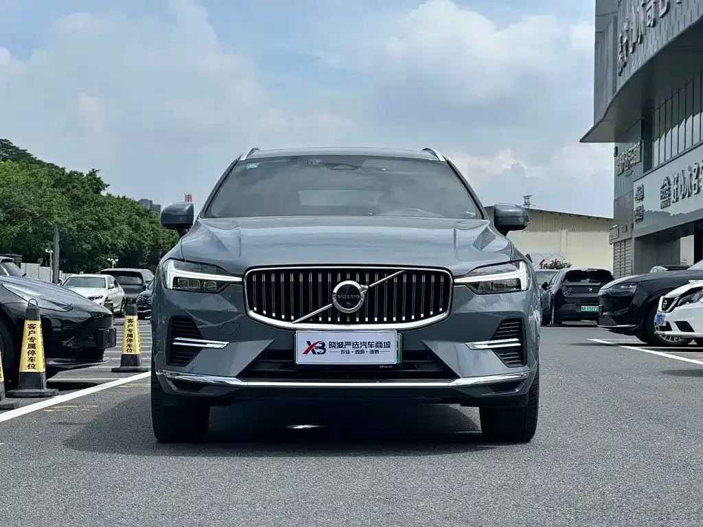 Volvo XC60 PHEV — фото 1