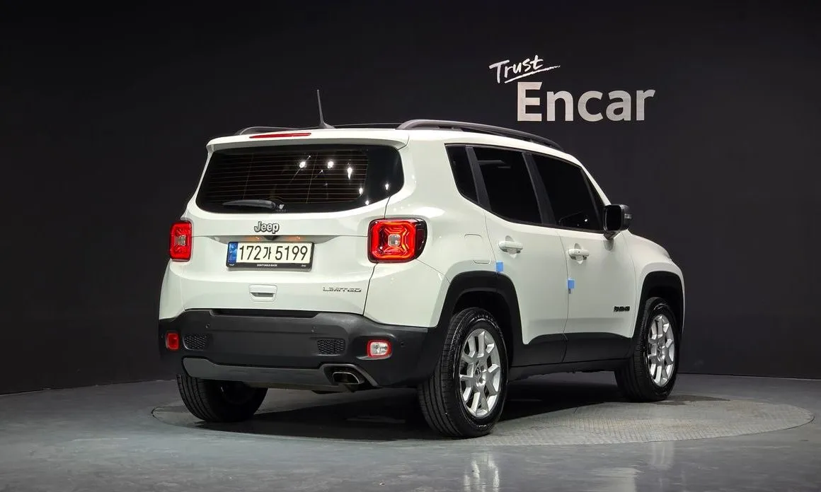 Jeep Renegade — фото 5
