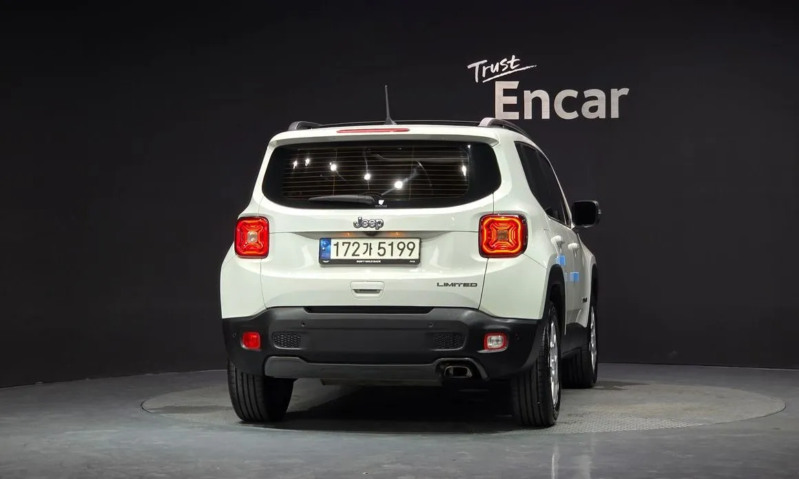 Jeep Renegade — фото 3