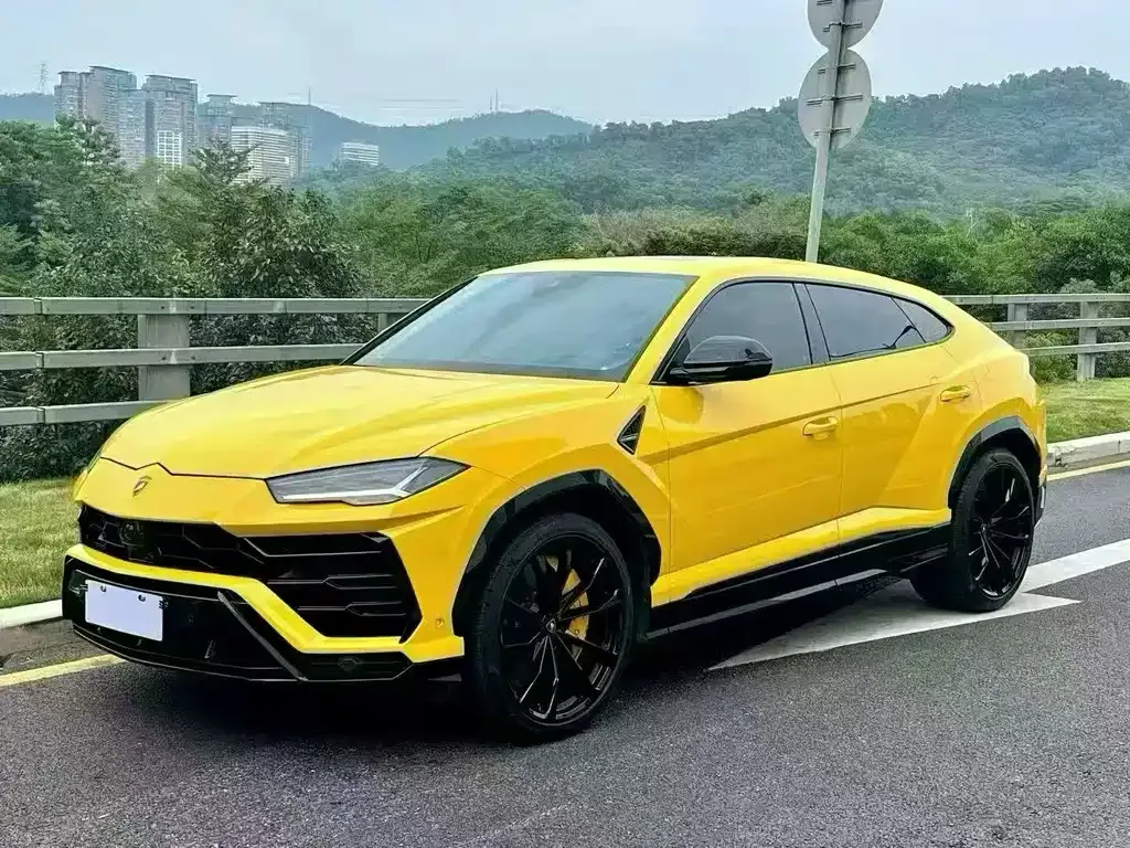 Lamborghini Urus — фото 1