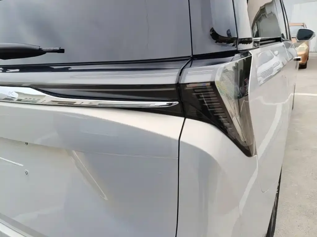 Buick GL8 Hybrid — фото 2