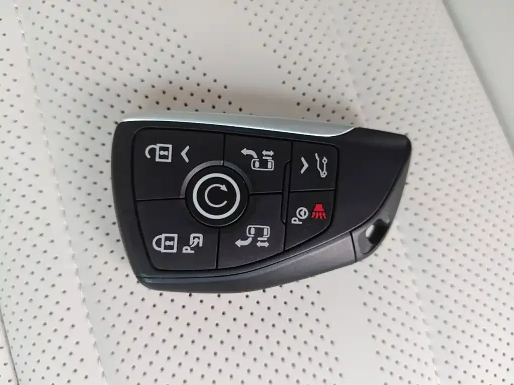 Buick GL8 Hybrid — фото 10