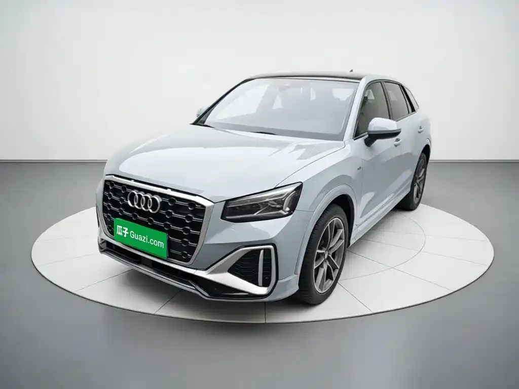 Audi Q2L — фото 1