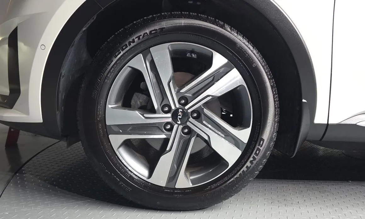 Kia Sorento — фото 10
