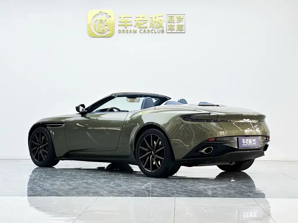 Aston Martin DB11 — фото 8