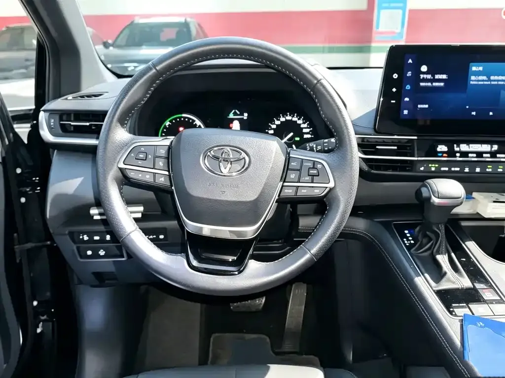 Toyota Sienna — фото 9
