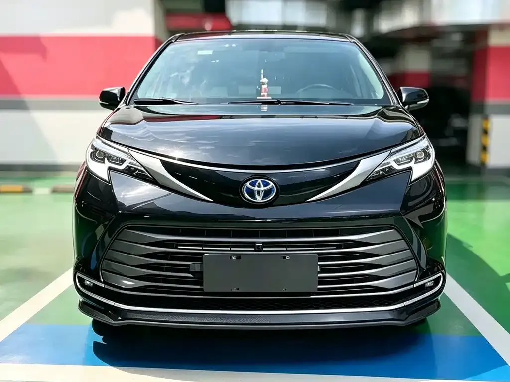 Toyota Sienna — фото 8