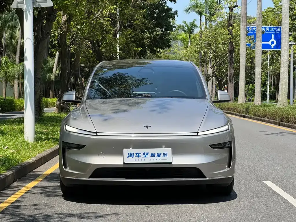 Tesla Model Y L — фото 7