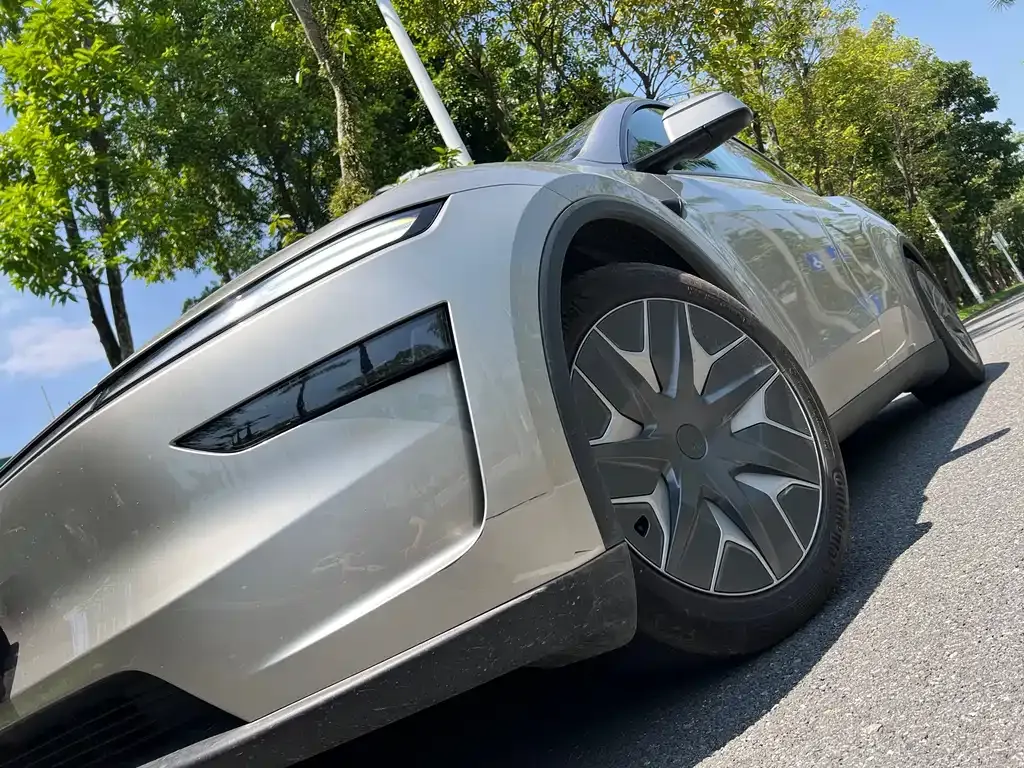 Tesla Model Y L — фото 4