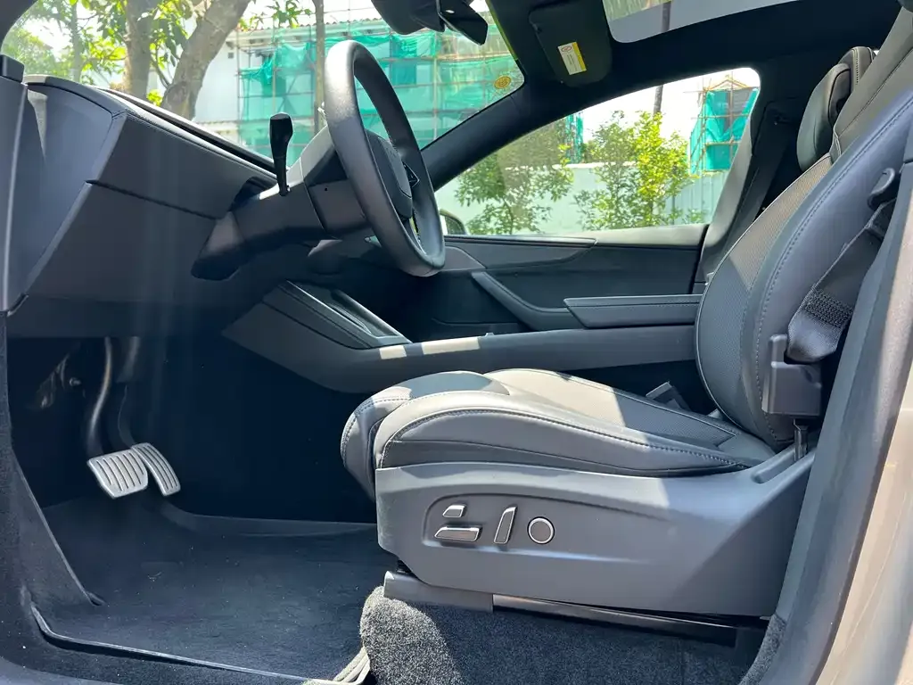 Tesla Model Y L — фото 6