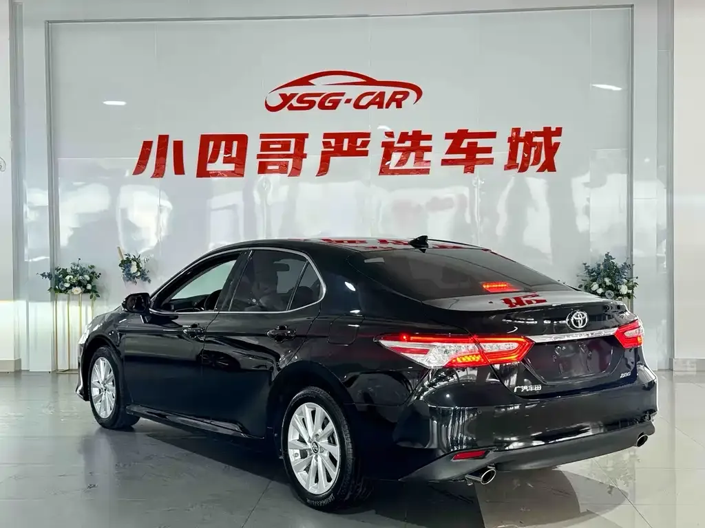 Toyota Camry — фото 2