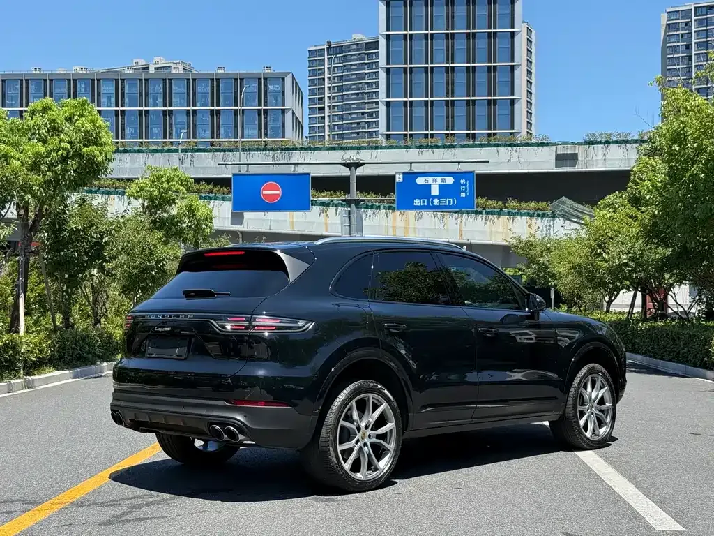 Porsche Cayenne — фото 10