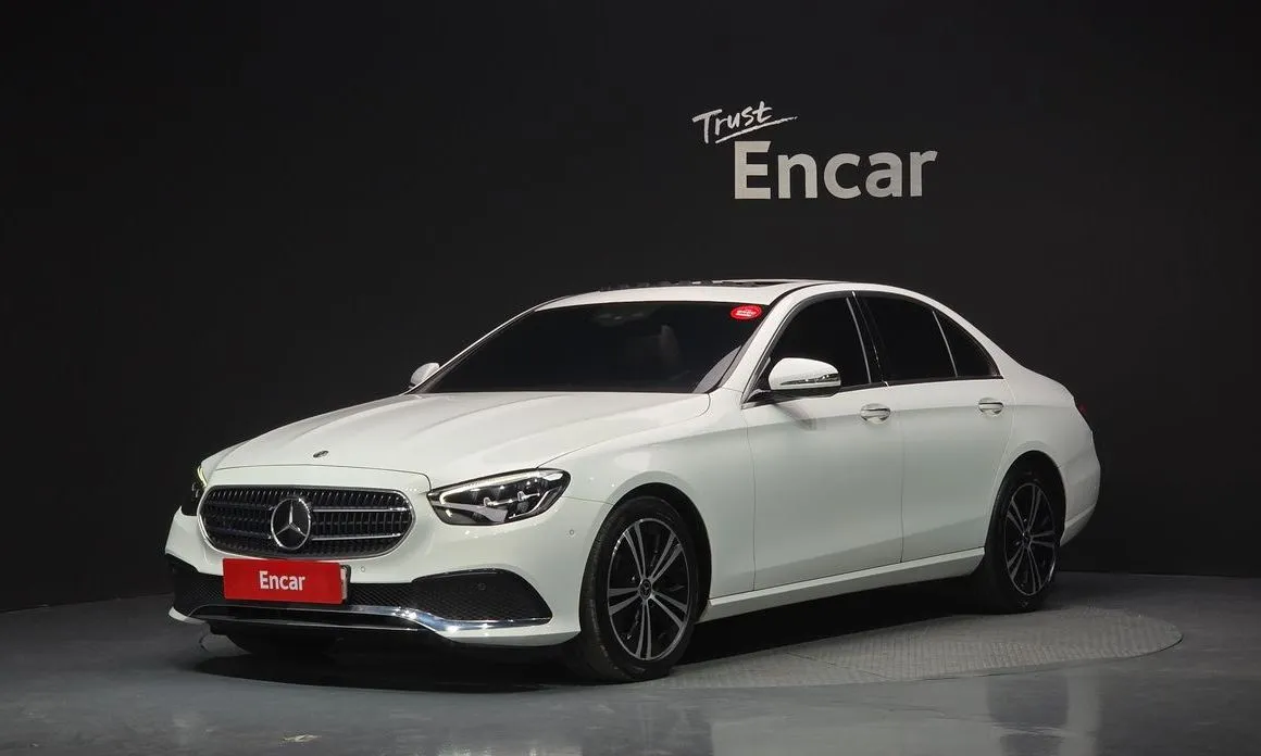 Mercedes-Benz E-Class — фото 1