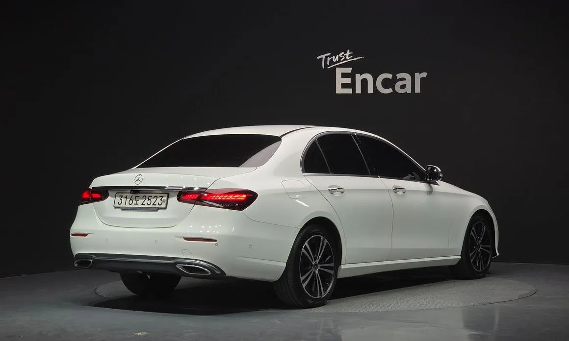 Mercedes-Benz E-Class — фото 2