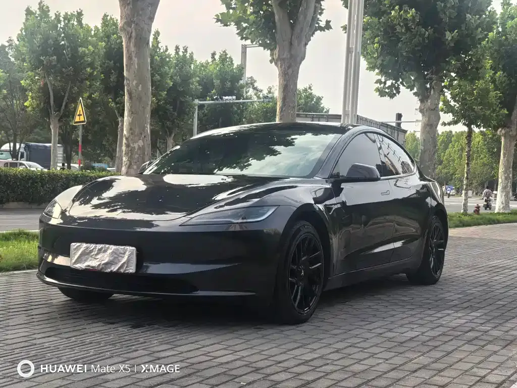 Tesla Model 3 — фото 1