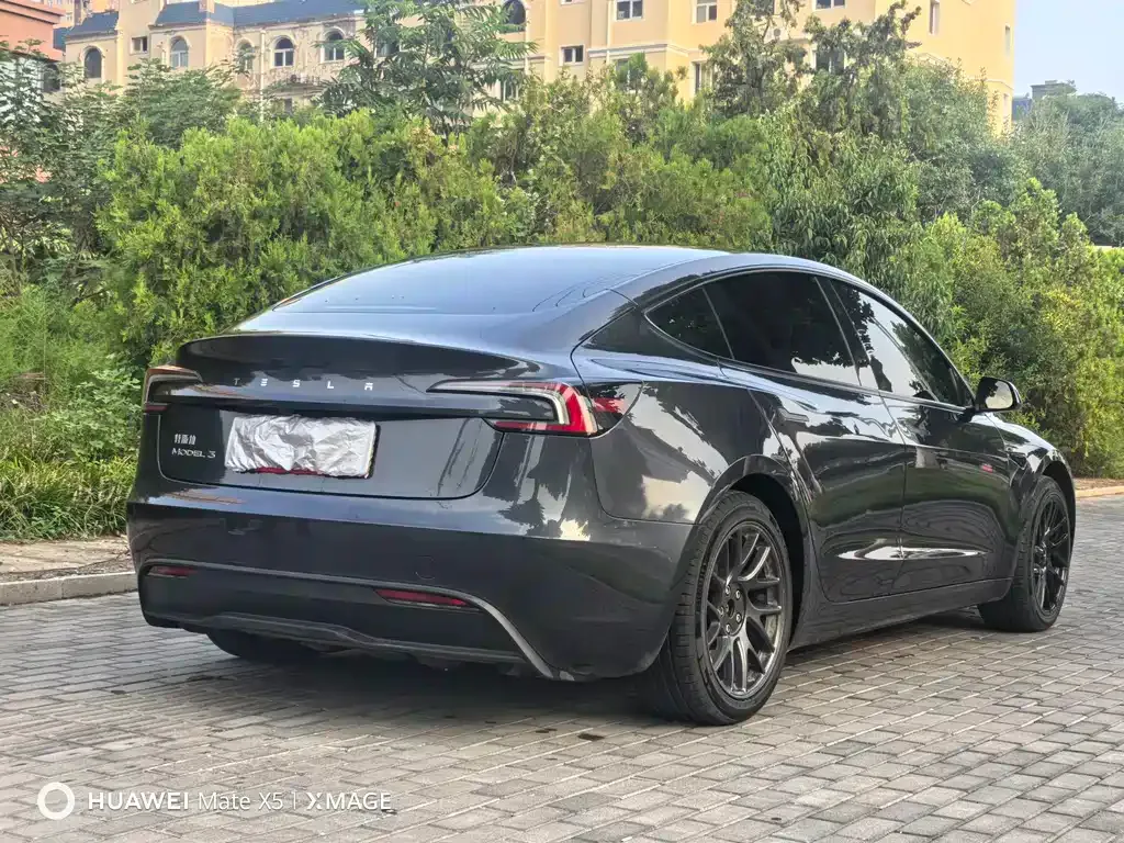 Tesla Model 3 — фото 10