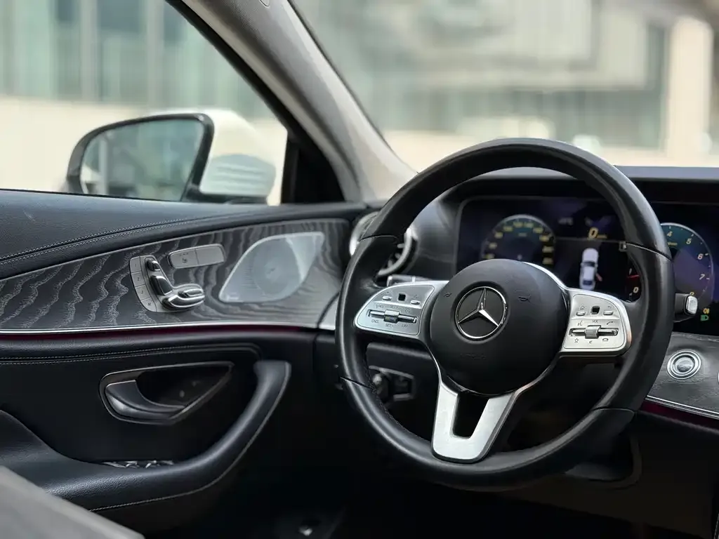 Mercedes-Benz CLS — фото 2