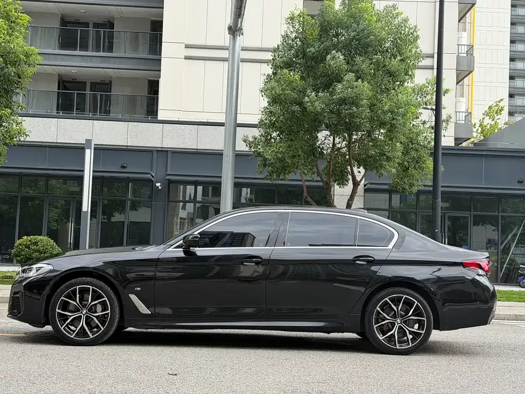 BMW 5 Series — фото 10