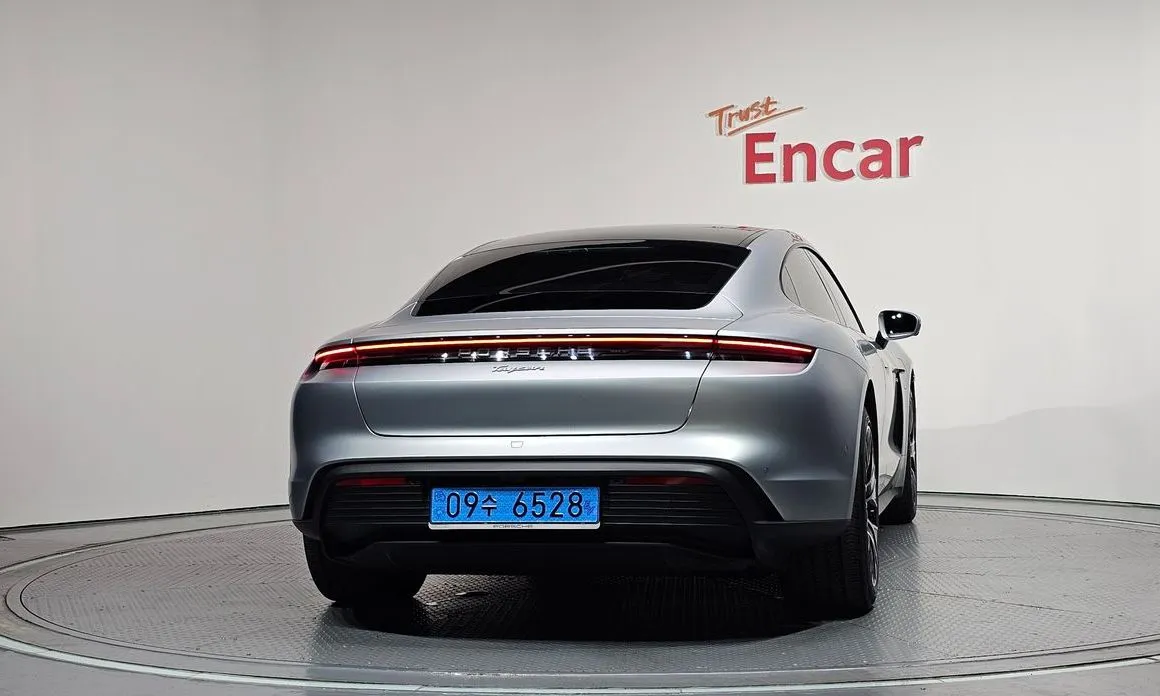 Porsche Taycan — фото 3