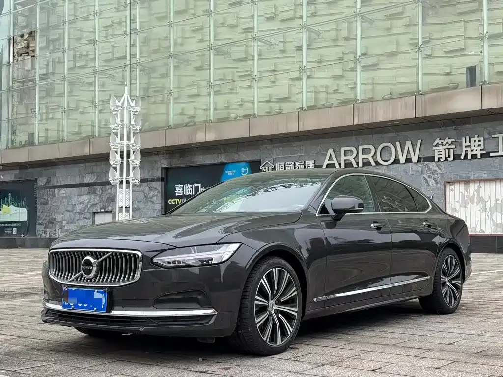 Volvo S90 — фото 1