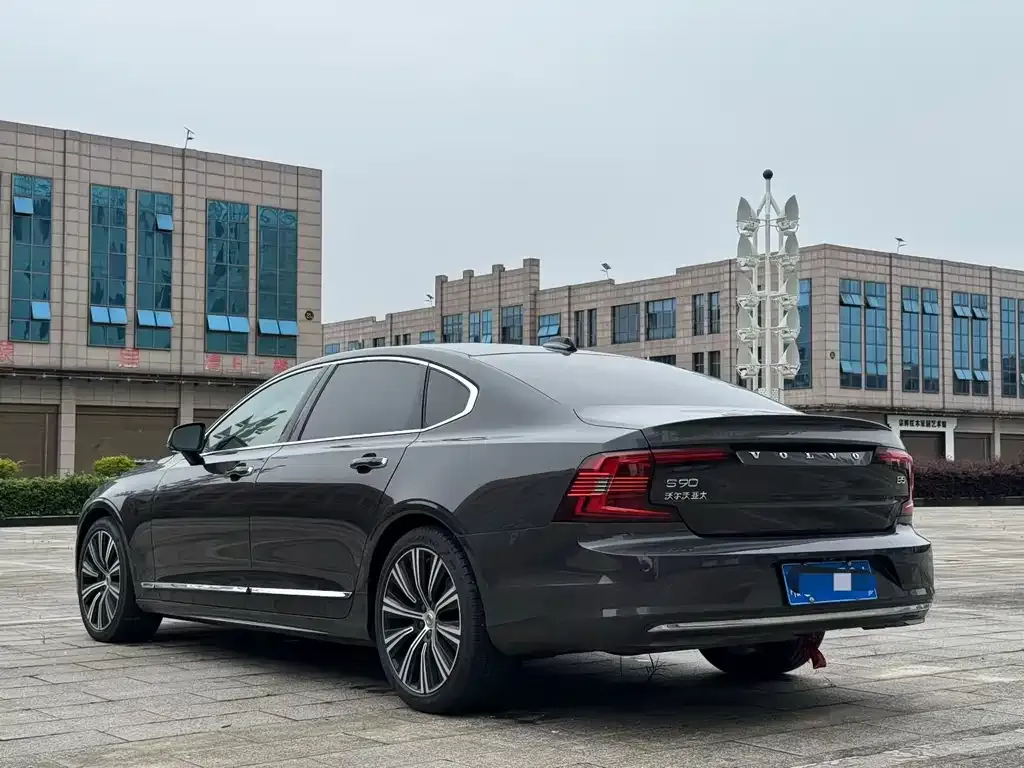 Volvo S90 — фото 3